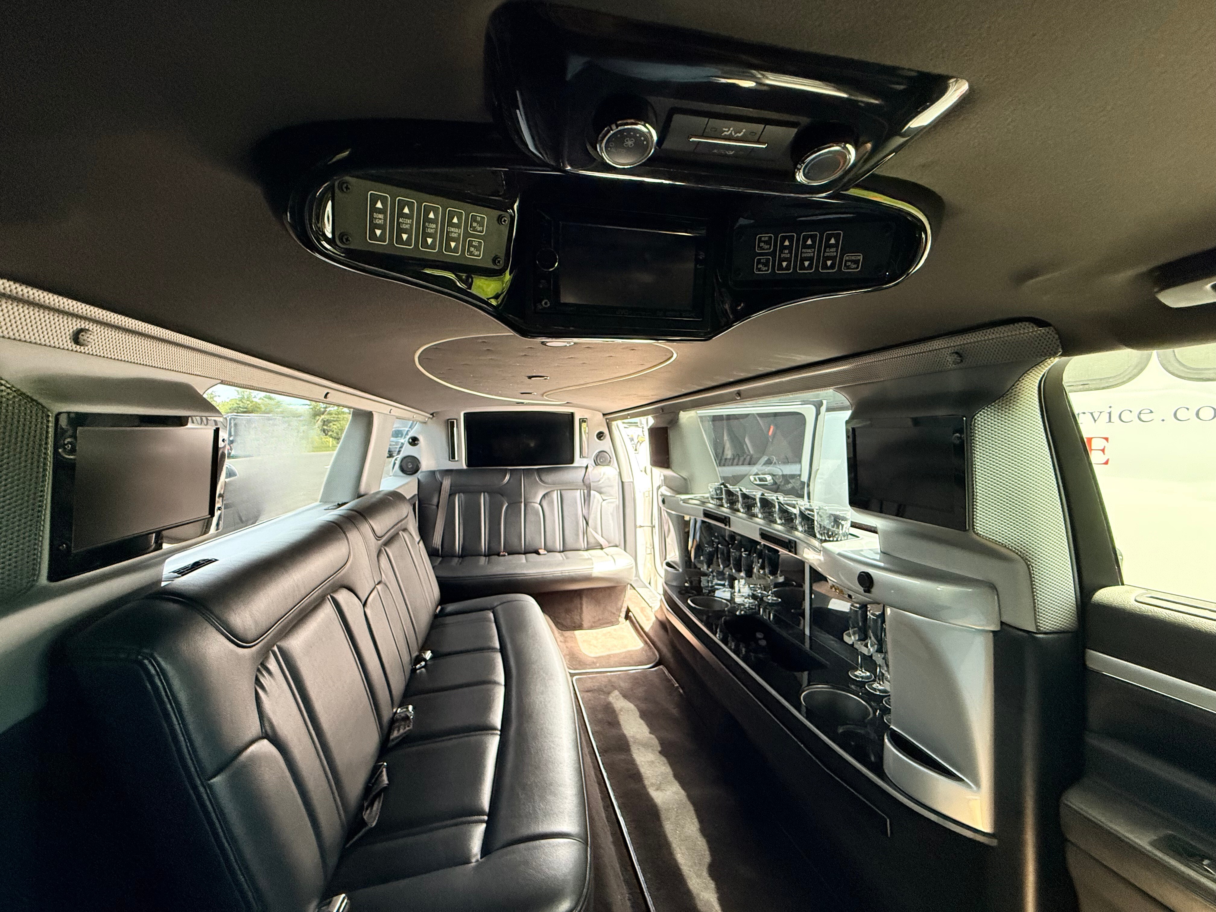 118 - white stretch limo - interior day 1