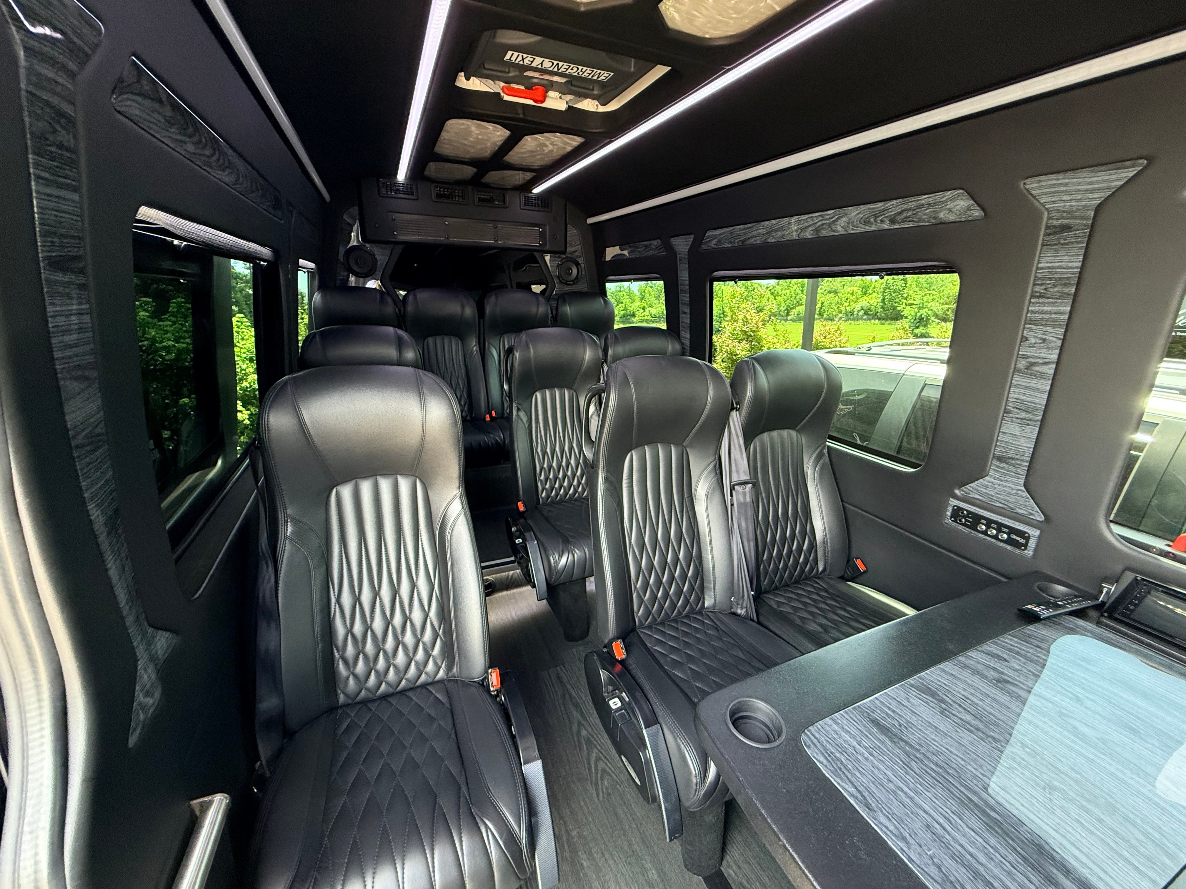 Executive sprinter Interior angle image