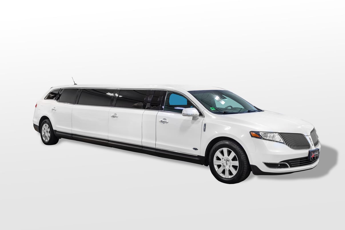White Lincoln MKT