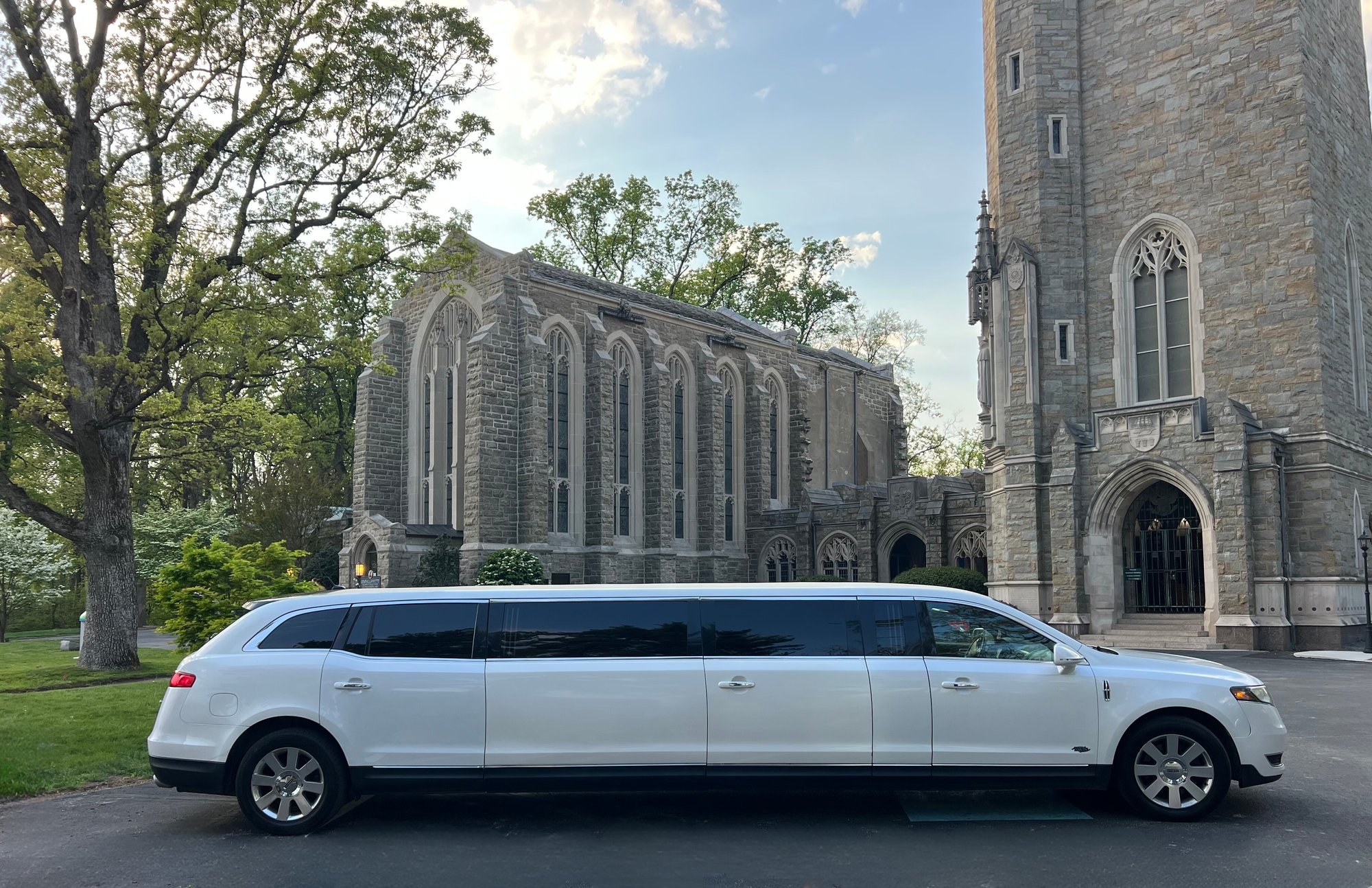 Washington Memorial Chapel Valley Forget Natl Historic Park white limo